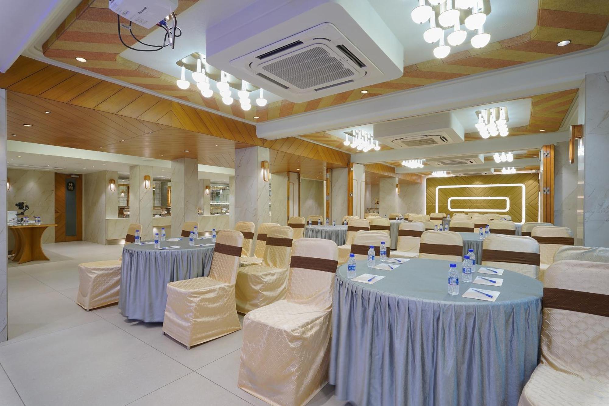 Artilla Inn Ahmedabad Exterior photo