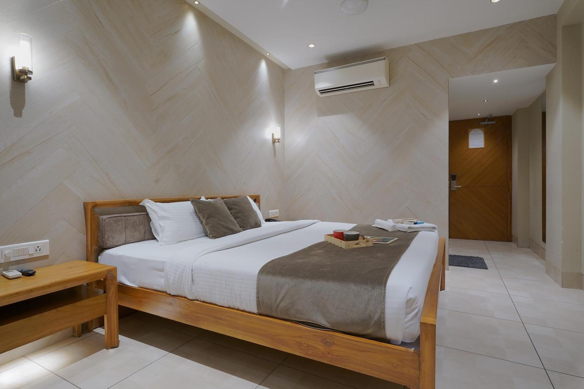 Artilla Inn Ahmedabad Exterior photo