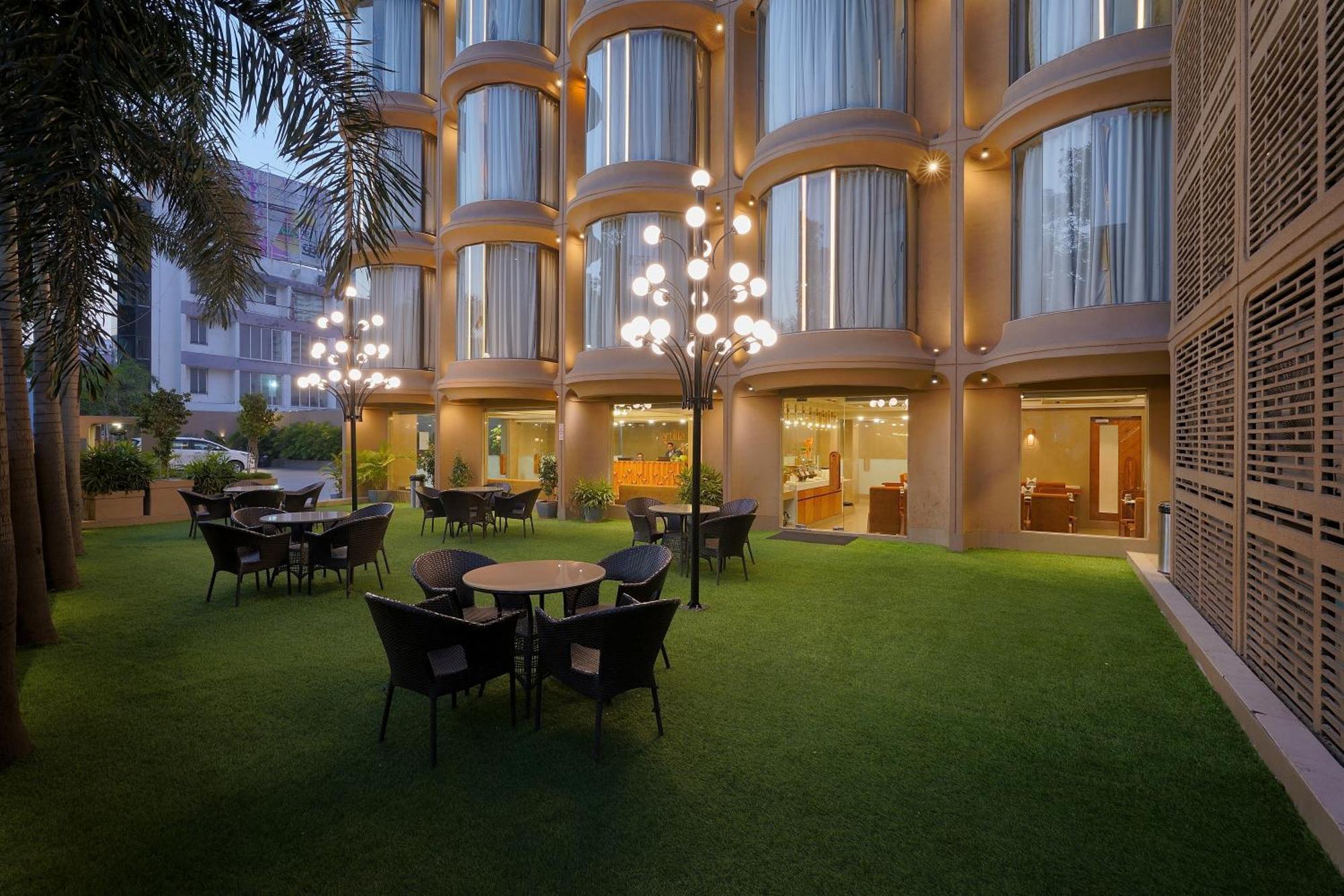 Artilla Inn Ahmedabad Exterior photo
