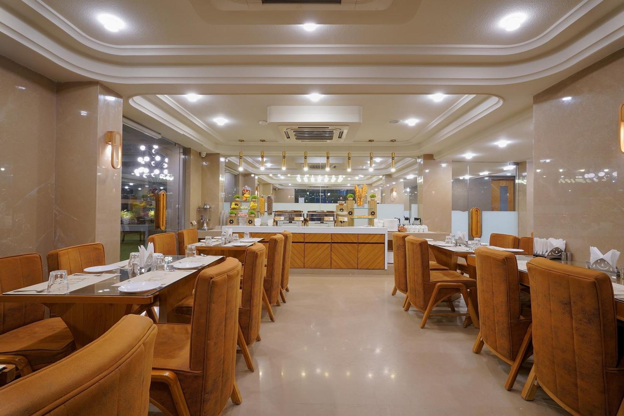 Artilla Inn Ahmedabad Exterior photo