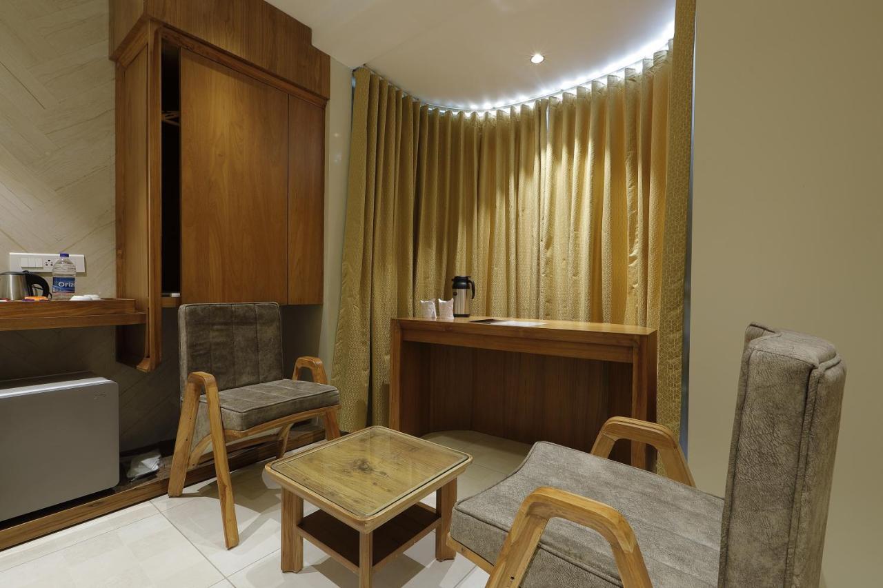 Artilla Inn Ahmedabad Exterior photo