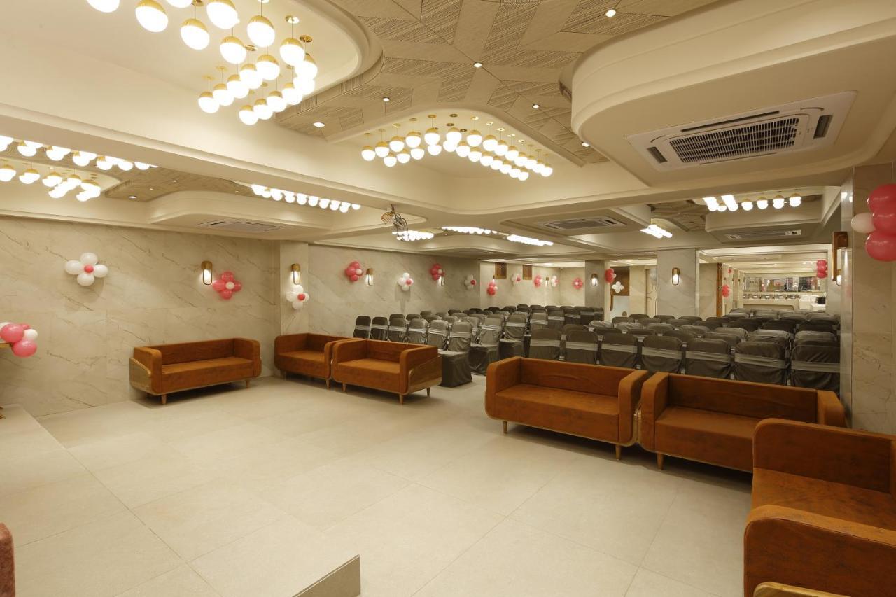 Artilla Inn Ahmedabad Exterior photo